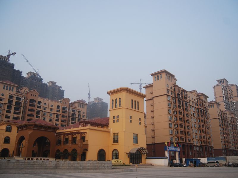 華強(qiáng)城一期二標(biāo)段工程（2010年省文明工地、省“結(jié)構(gòu)中州杯”工程）