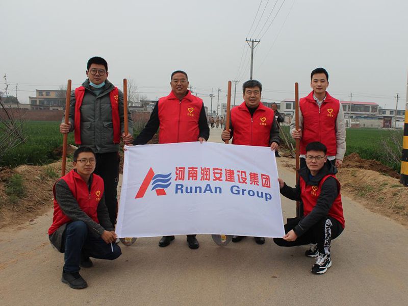 2022年，潤(rùn)安集團(tuán)深入寶蓮寺鎮(zhèn)二十里鋪村，助力人居環(huán)境整治。